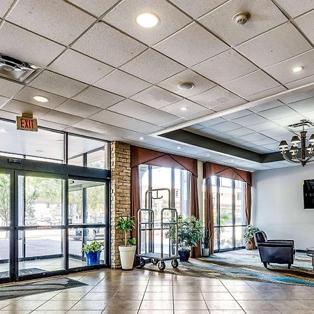 Wyndham Garden Wichita Downtown Hotel Exterior photo