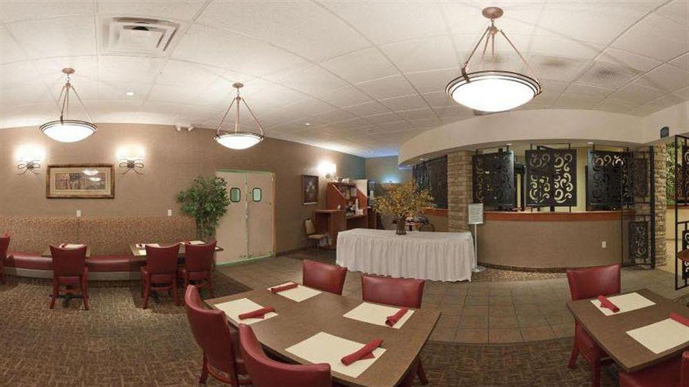 Wyndham Garden Wichita Downtown Hotel Exterior photo