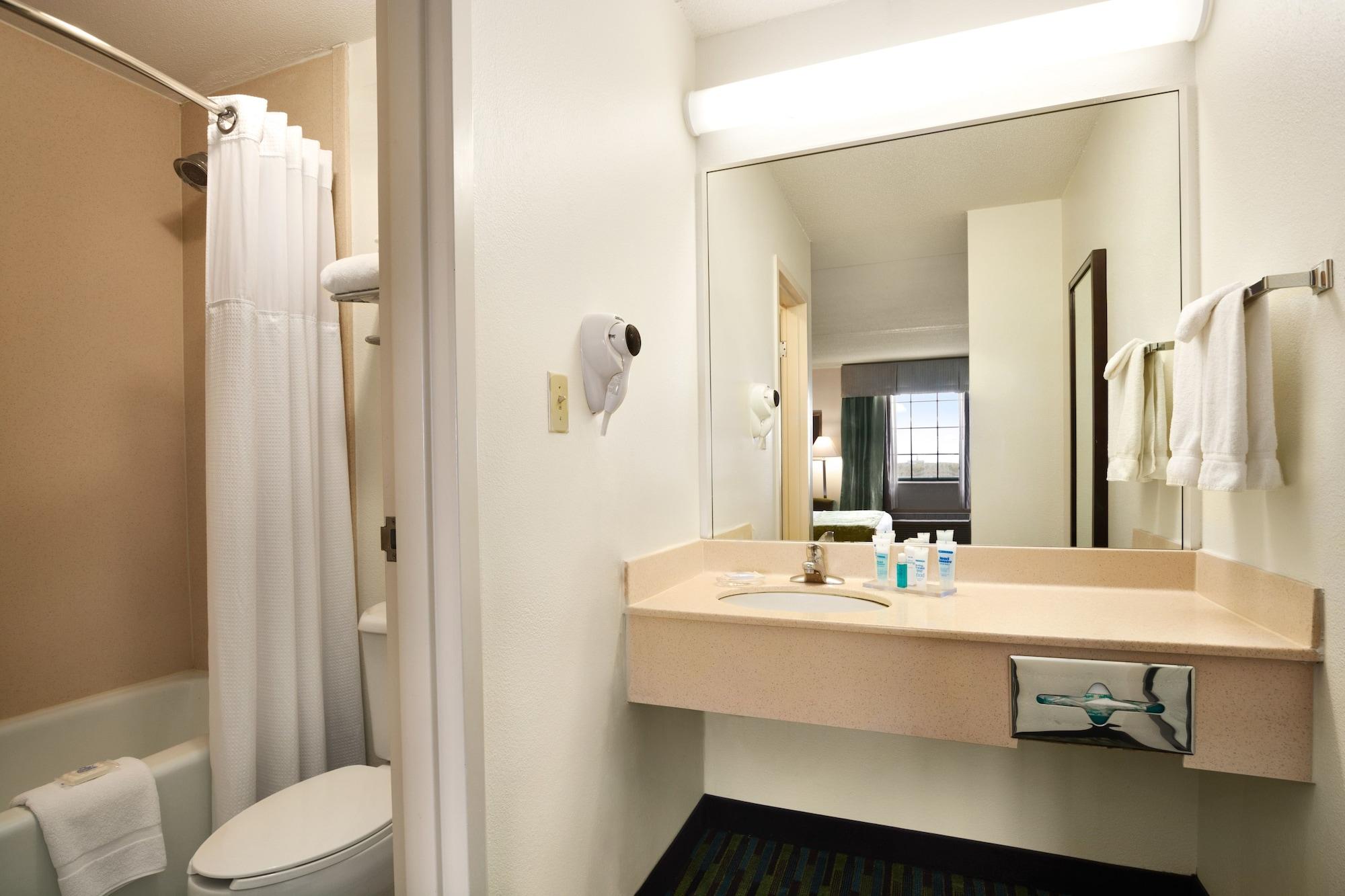 Wyndham Garden Wichita Downtown Hotel Exterior photo
