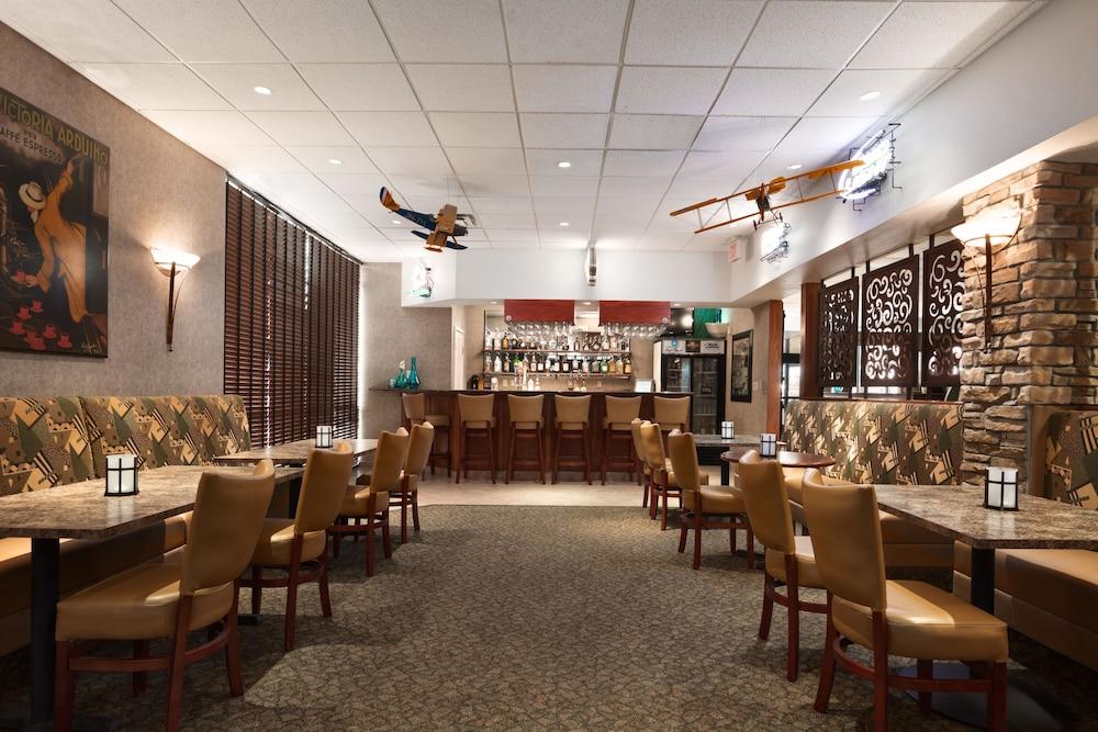 Wyndham Garden Wichita Downtown Hotel Exterior photo