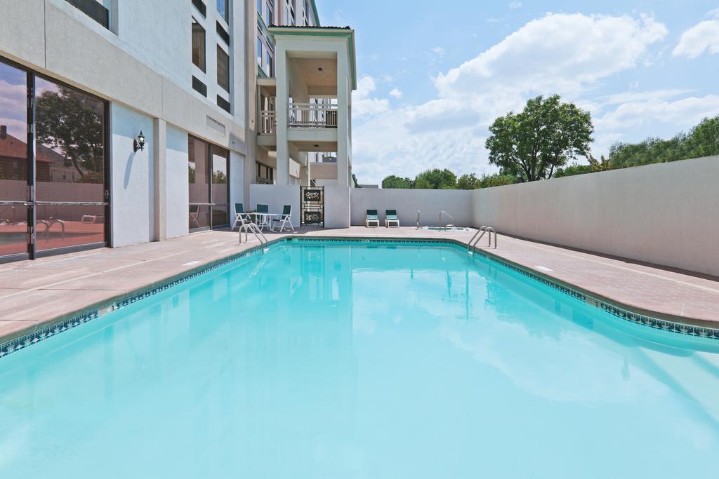 Wyndham Garden Wichita Downtown Hotel Exterior photo
