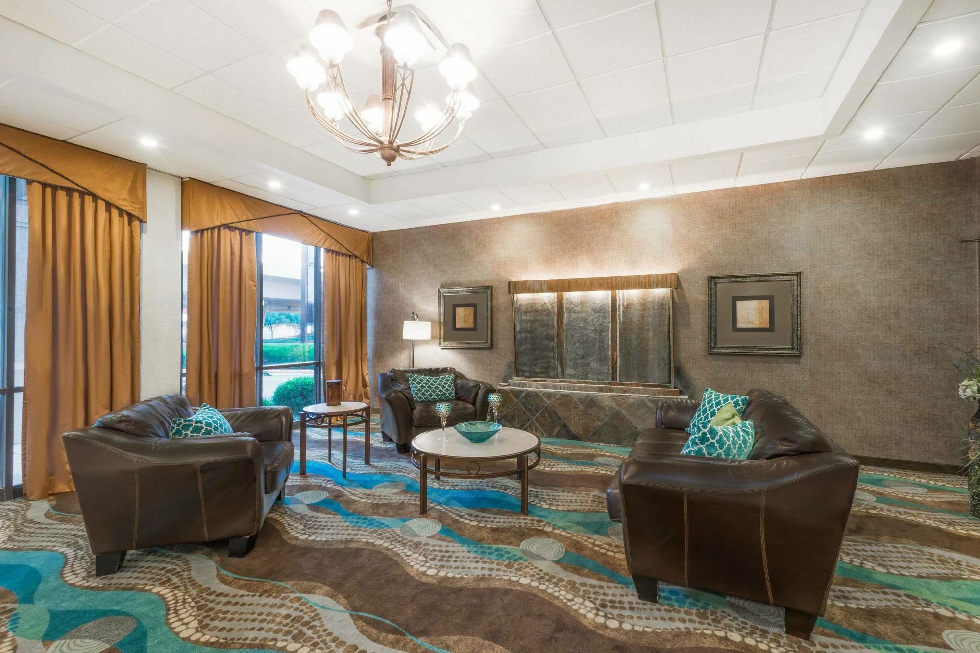 Wyndham Garden Wichita Downtown Hotel Exterior photo